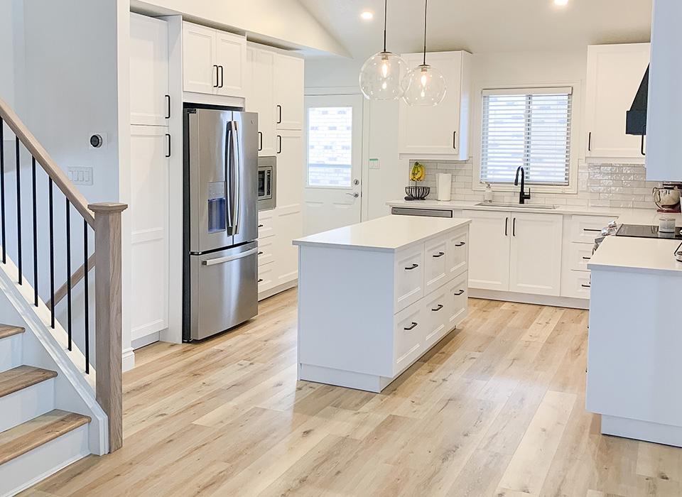 Luxury vinyl flooring in modern kitchen – Flatout Flooring London Ontario